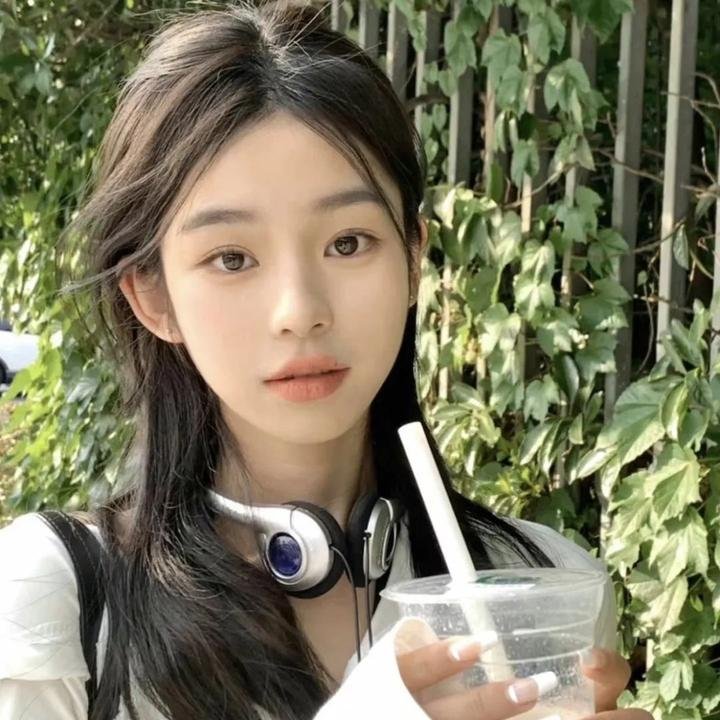 某天后之女又出大瓜：晒豪宅名表，人设崩塌，一个月